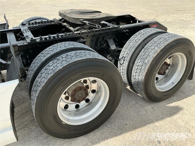 Volvo VNL740 Nyergesvontatók
