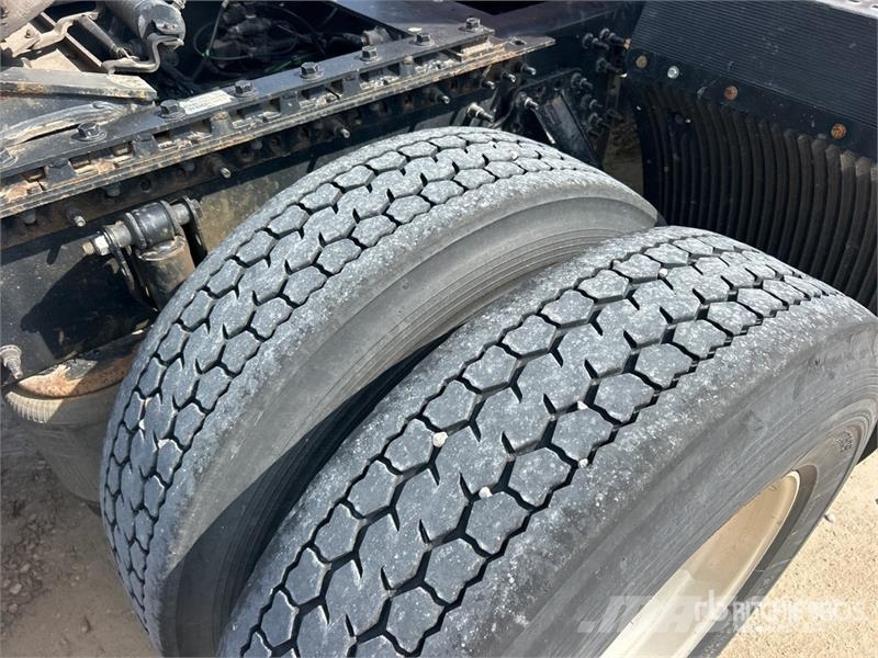 Volvo VNL740 Prime Movers