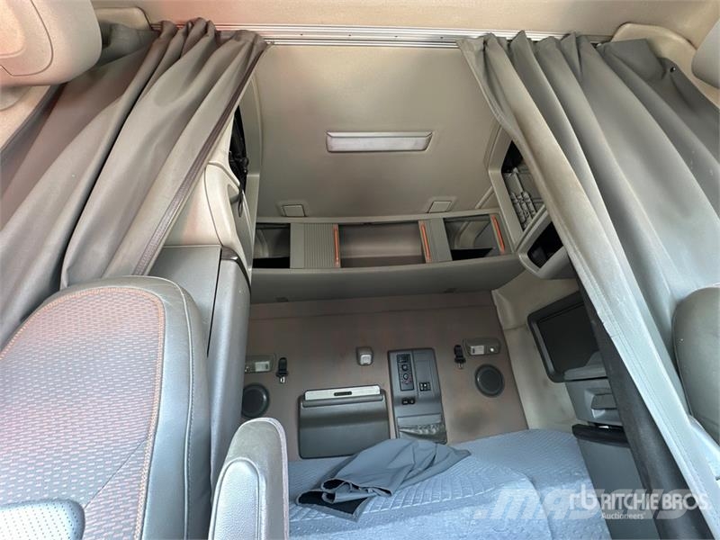 Volvo VNL740 Prime Movers