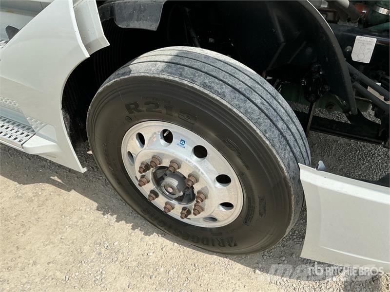 Volvo VNL740 Nyergesvontatók