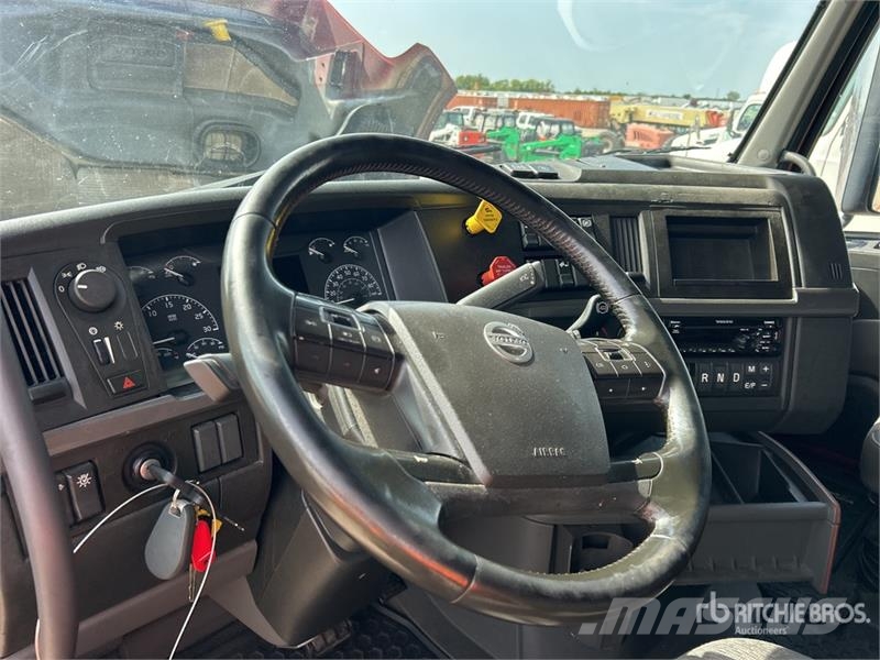 Volvo VNL740 Prime Movers