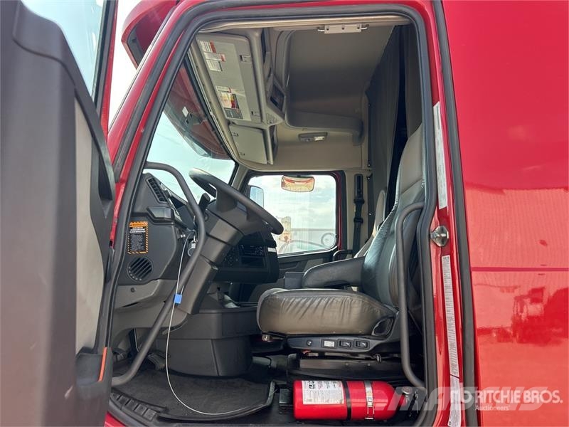 Volvo VNL740 Prime Movers
