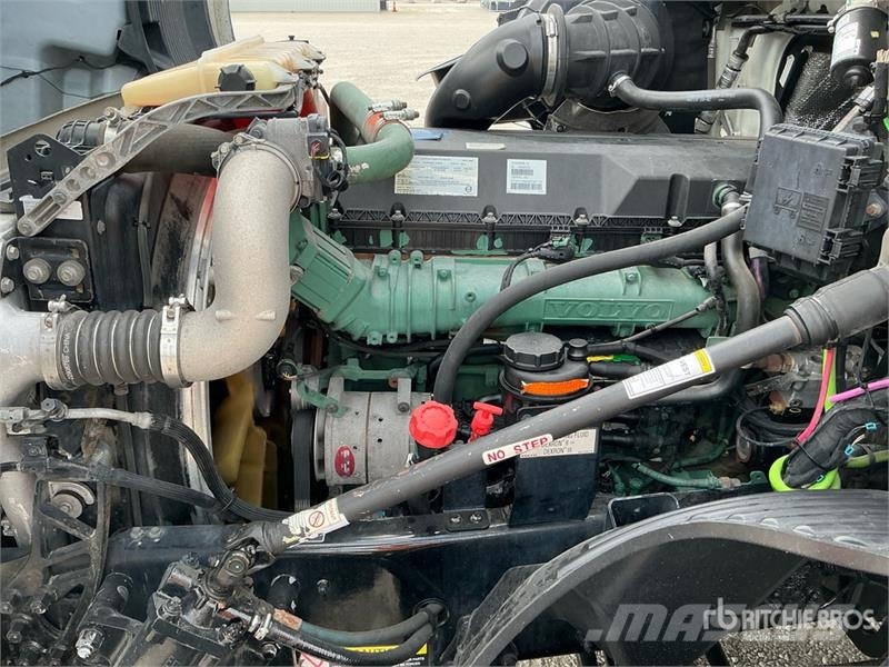 Volvo VNL740 Nyergesvontatók