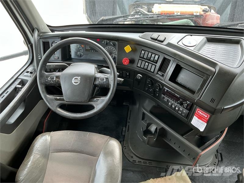 Volvo VNL740 Nyergesvontatók