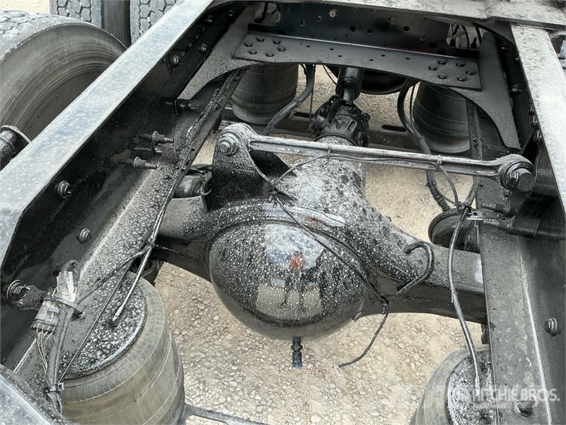 Volvo VNL740 Nyergesvontatók
