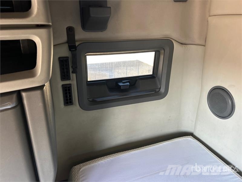 Volvo VNL760 وحدات الجر