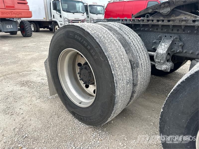 Volvo VNL760 Camiones tractor