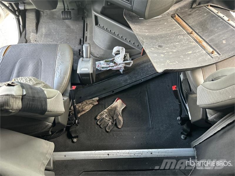 Volvo VNL760 中古トラクターヘッド | トレーラーヘッド