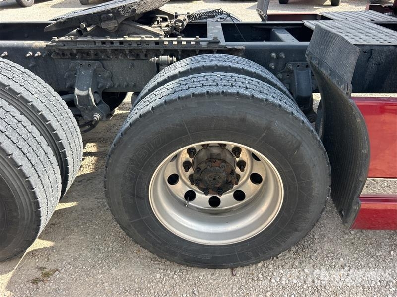 Volvo VNL760 中古トラクターヘッド | トレーラーヘッド