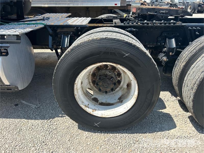 Volvo VNL760 Vetopöytäautot