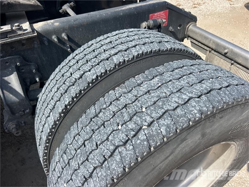 Volvo VNL760 中古トラクターヘッド | トレーラーヘッド