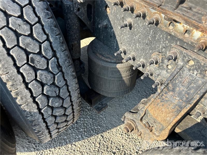 Volvo VNL760 Vetopöytäautot
