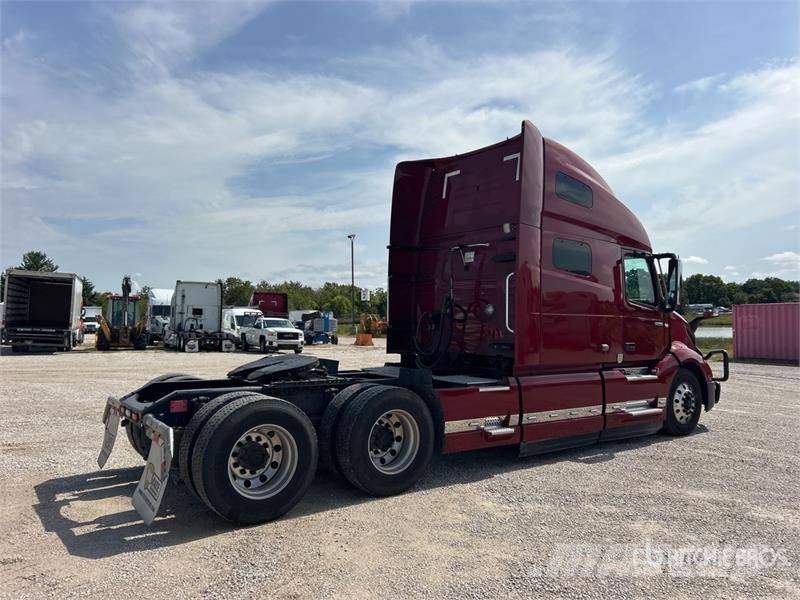 Volvo VNL760 中古トラクターヘッド | トレーラーヘッド
