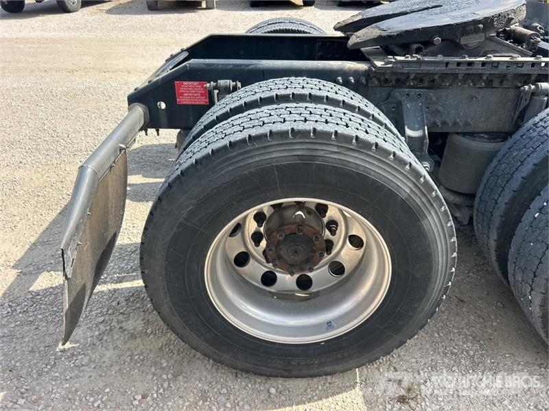 Volvo VNL760 中古トラクターヘッド | トレーラーヘッド