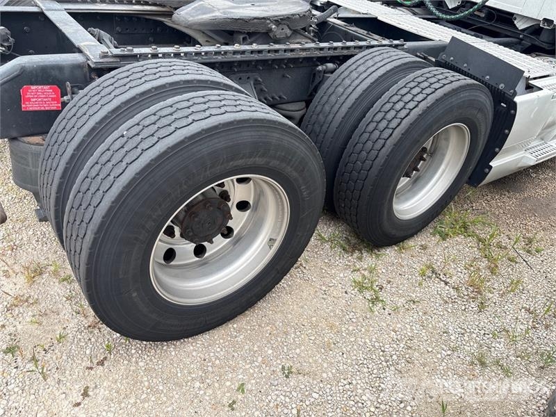 Volvo VNL760 Tractor Units