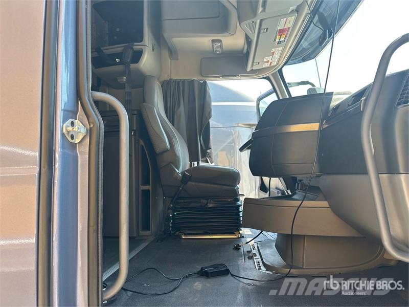 Volvo VNL760 Vetopöytäautot