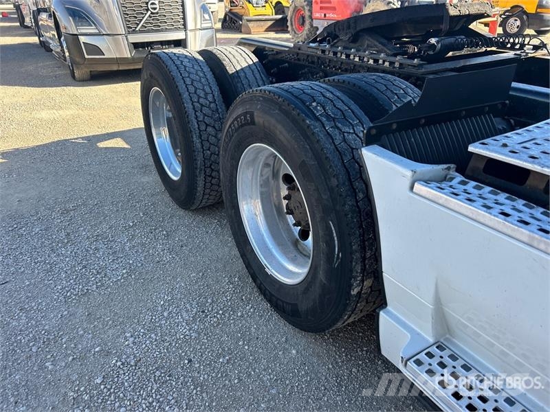 Volvo VNL760 وحدات الجر