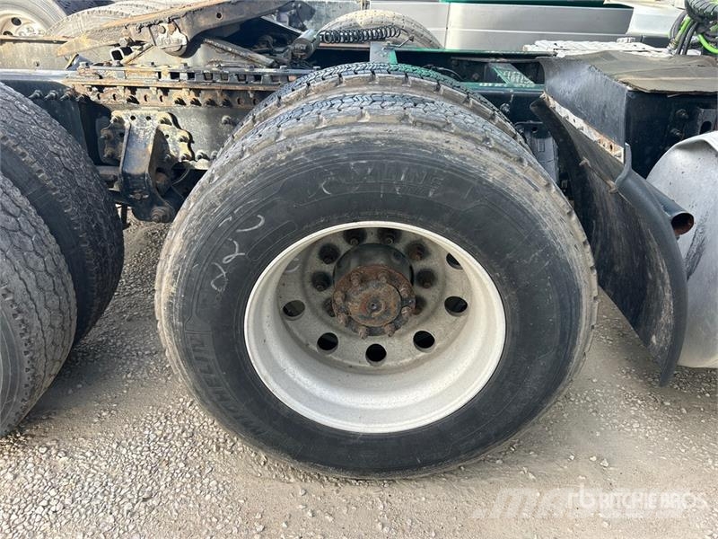 Volvo VNL760 中古トラクターヘッド | トレーラーヘッド
