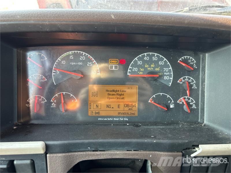 Volvo VNL760 Vetopöytäautot