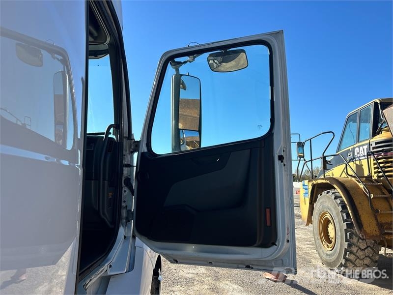 Volvo VNL760 وحدات الجر