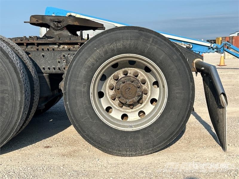 Volvo VNL760 Vetopöytäautot