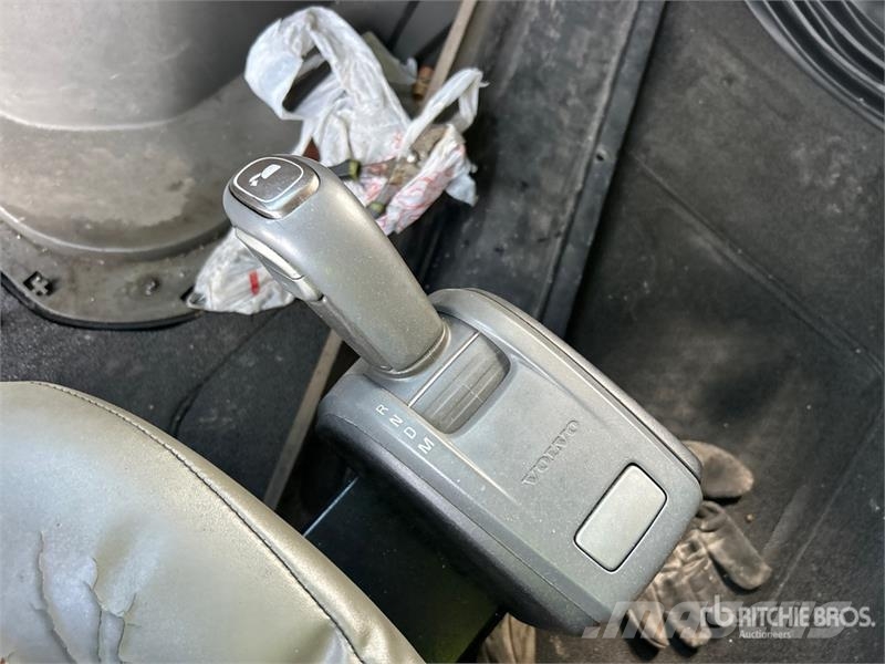 Volvo VNL760 中古トラクターヘッド | トレーラーヘッド