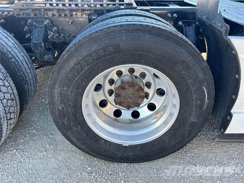 Volvo VNL760 وحدات الجر
