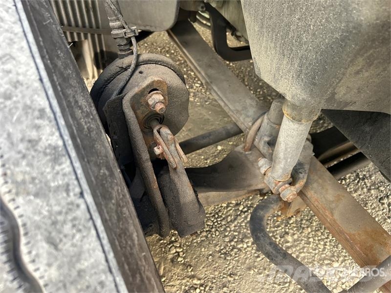 Volvo VNL760 中古トラクターヘッド | トレーラーヘッド