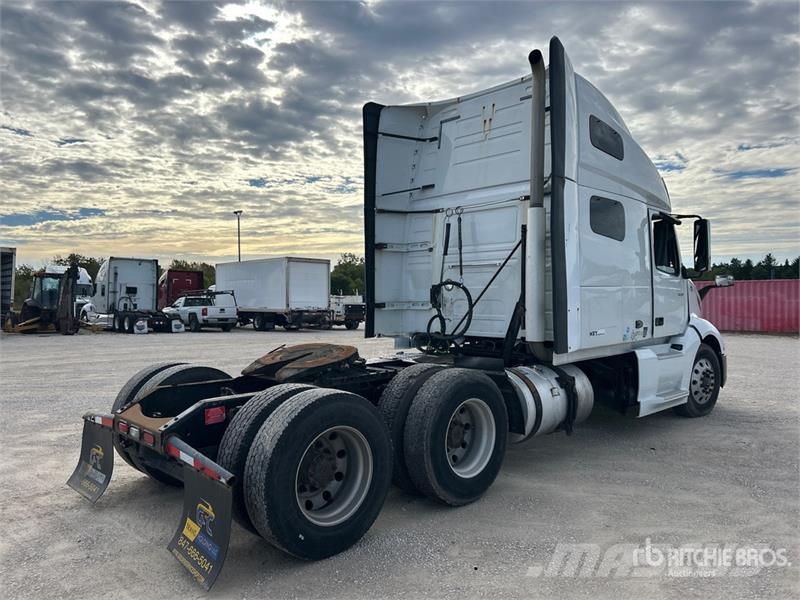 Volvo VNL760 中古トラクターヘッド | トレーラーヘッド