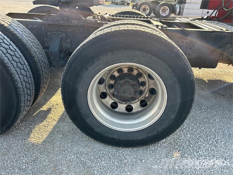 Volvo VNL760 Vetopöytäautot
