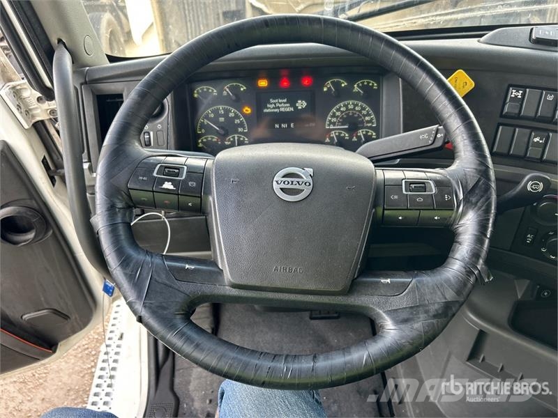 Volvo VNL760 中古トラクターヘッド | トレーラーヘッド