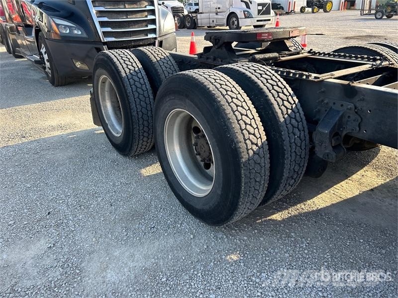 Volvo VNL760 Vetopöytäautot