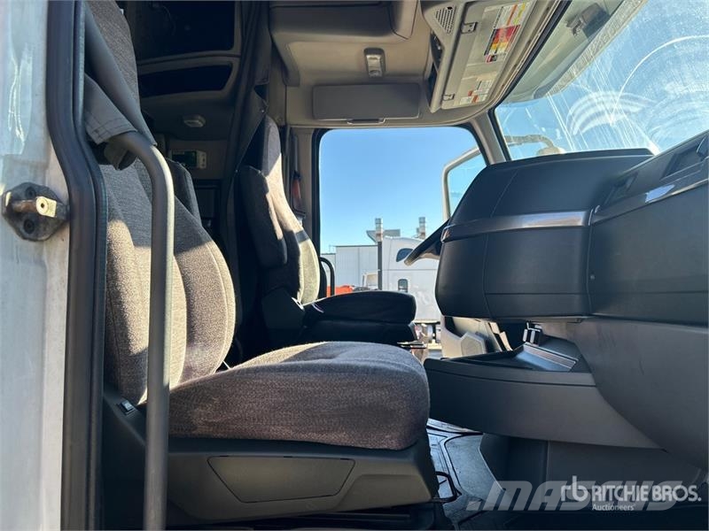 Volvo VNL760 وحدات الجر