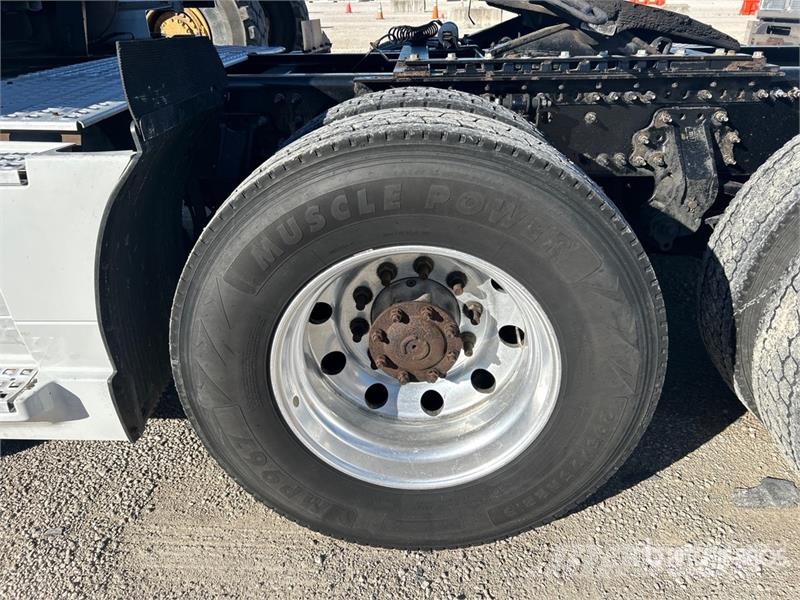 Volvo VNL760 وحدات الجر
