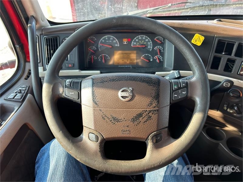 Volvo VNL760 Vetopöytäautot