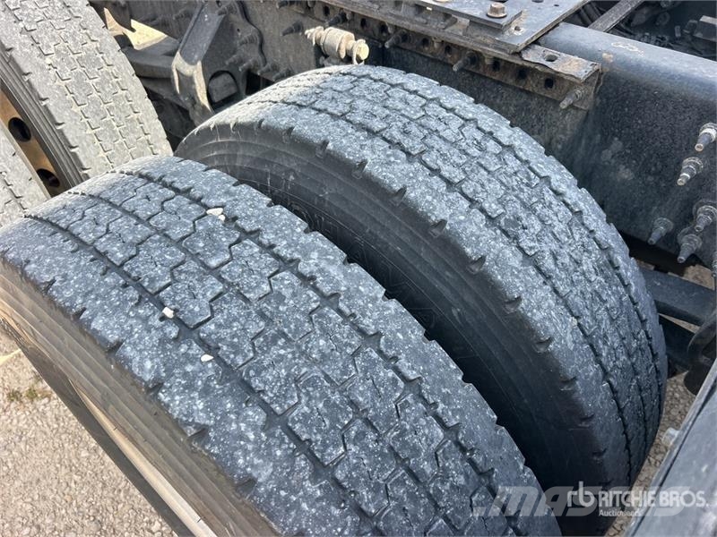 Volvo VNL760 中古トラクターヘッド | トレーラーヘッド