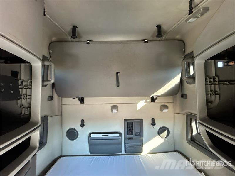 Volvo VNL760 وحدات الجر