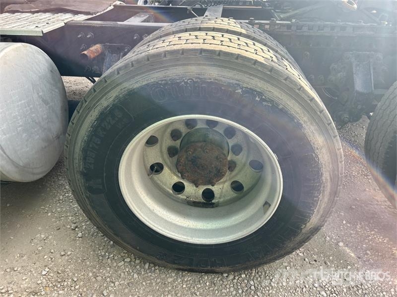 Volvo VNL760 中古トラクターヘッド | トレーラーヘッド