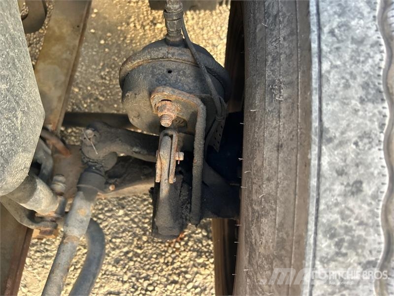 Volvo VNL760 中古トラクターヘッド | トレーラーヘッド