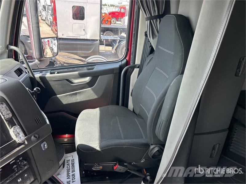 Volvo VNL760 中古トラクターヘッド | トレーラーヘッド