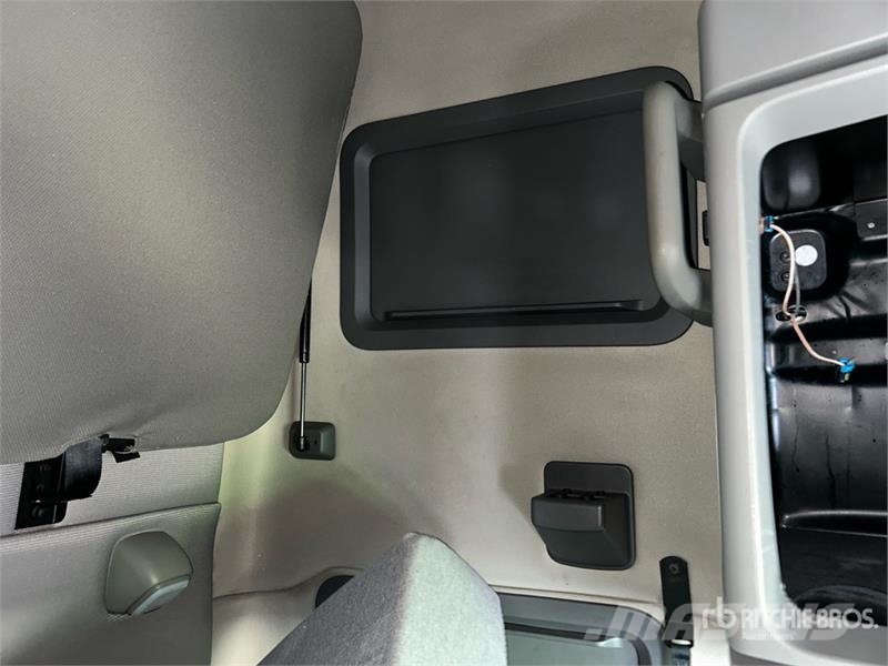 Volvo VNL760 中古トラクターヘッド | トレーラーヘッド