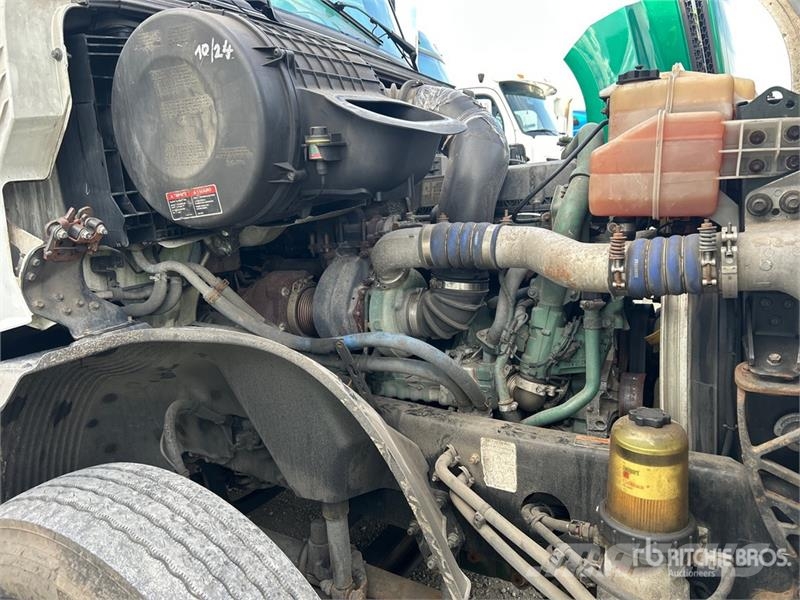 Volvo VNL760 中古トラクターヘッド | トレーラーヘッド