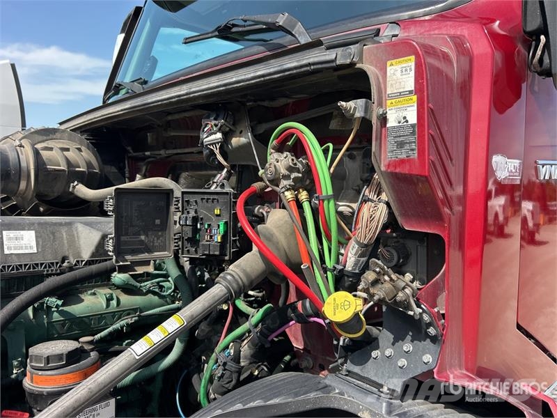 Volvo VNL760 中古トラクターヘッド | トレーラーヘッド
