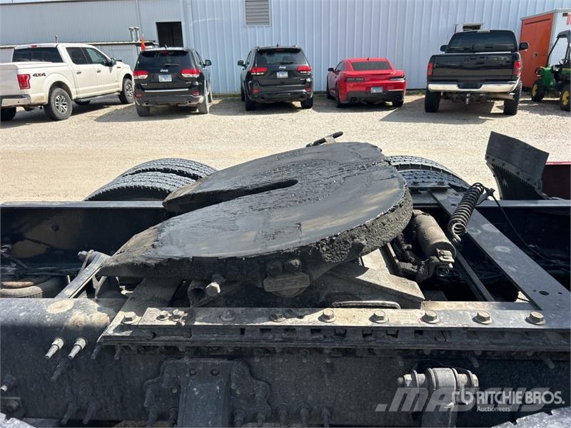 Volvo VNL760 中古トラクターヘッド | トレーラーヘッド