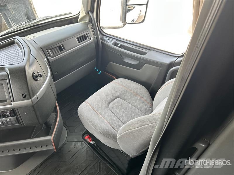 Volvo VNL760 Prime Movers