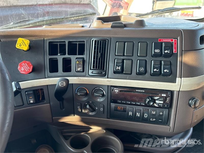Volvo VNL760 Vetopöytäautot