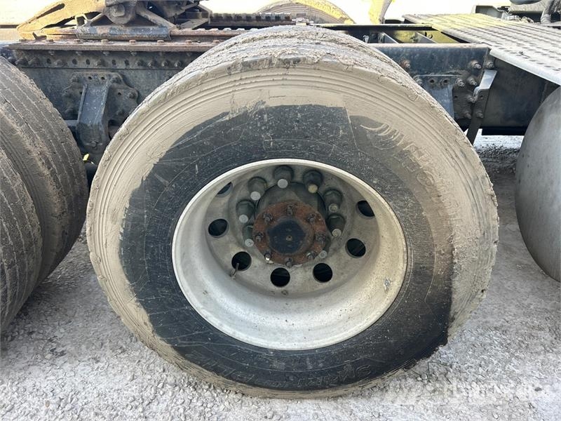 Volvo VNL760 트랙터 유닛