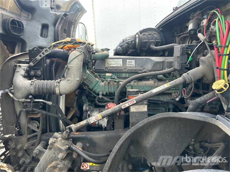 Volvo VNL760 中古トラクターヘッド | トレーラーヘッド