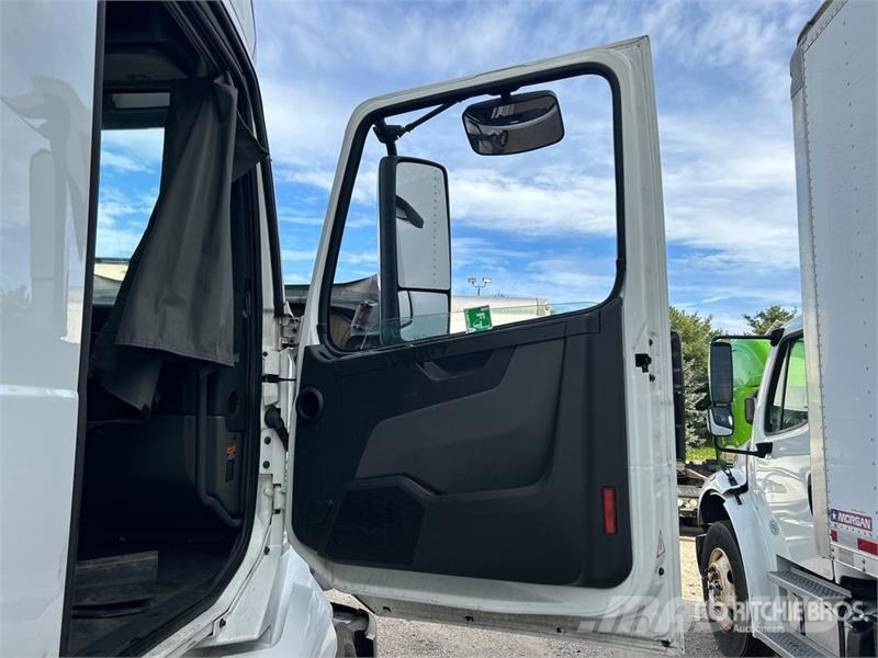 Volvo VNL760 中古トラクターヘッド | トレーラーヘッド