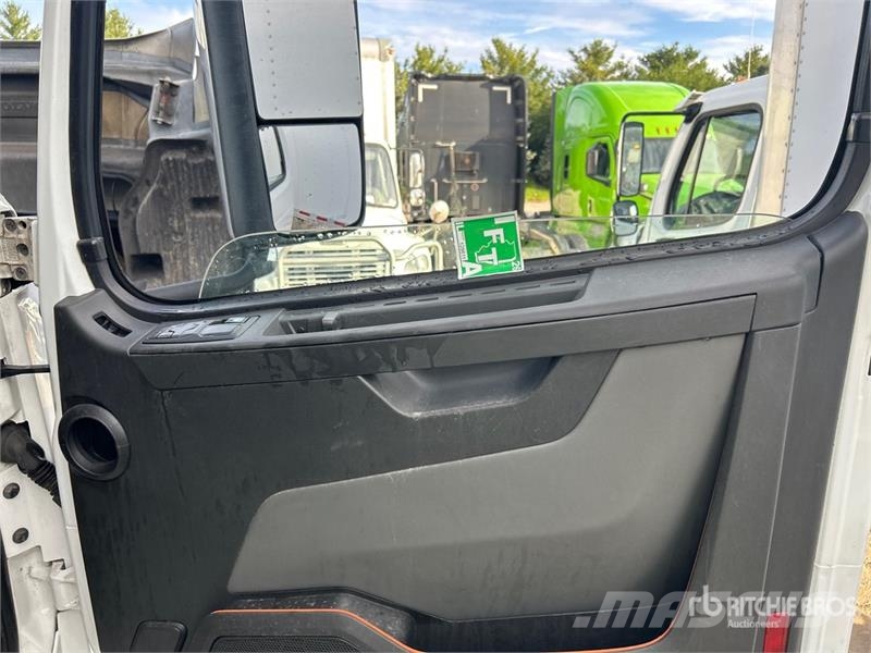 Volvo VNL760 中古トラクターヘッド | トレーラーヘッド